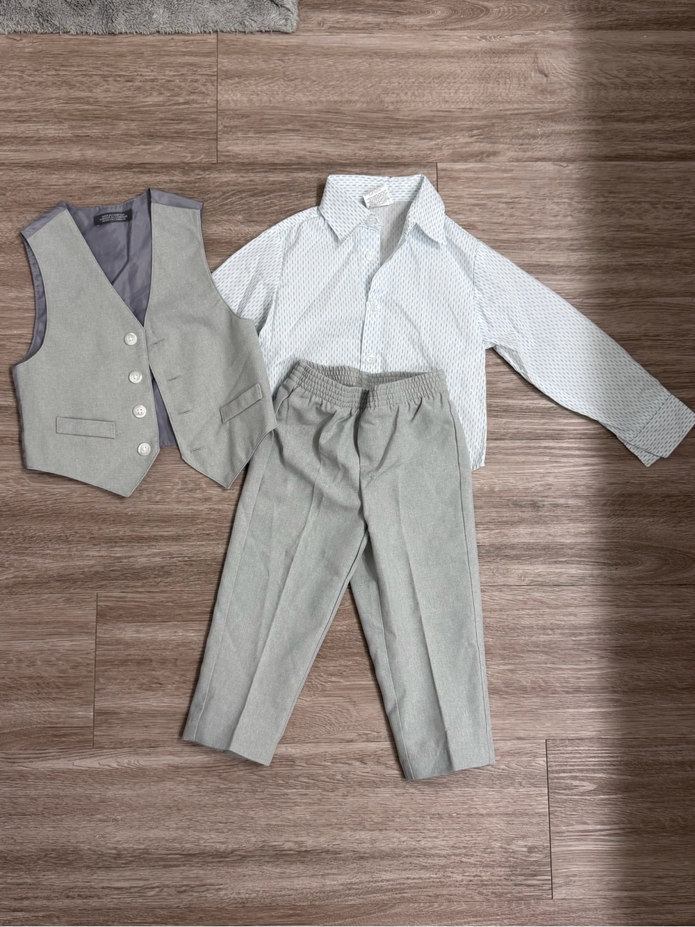Van Heusen boy’s 3 piece vest set